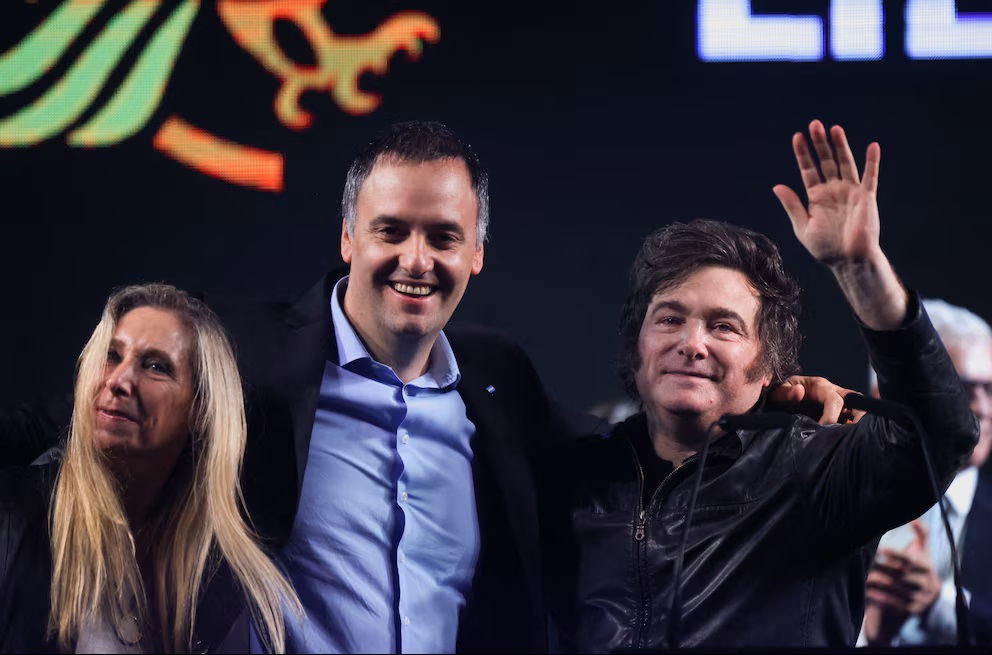 Milei sumará a Adorni a sus actividades públicas para ratificarle su apoyo tras la polémica por el viaje a EE.UU.