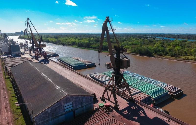 La Hidrovía entra en una pendiente decisiva con dos gigantes en pugna