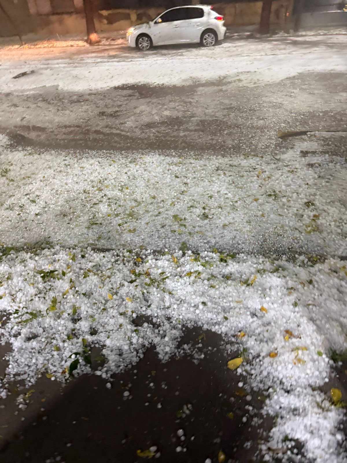 Lluvia, viento y granizo en Río Tercero: videos y el avance de la tormenta son impactantes