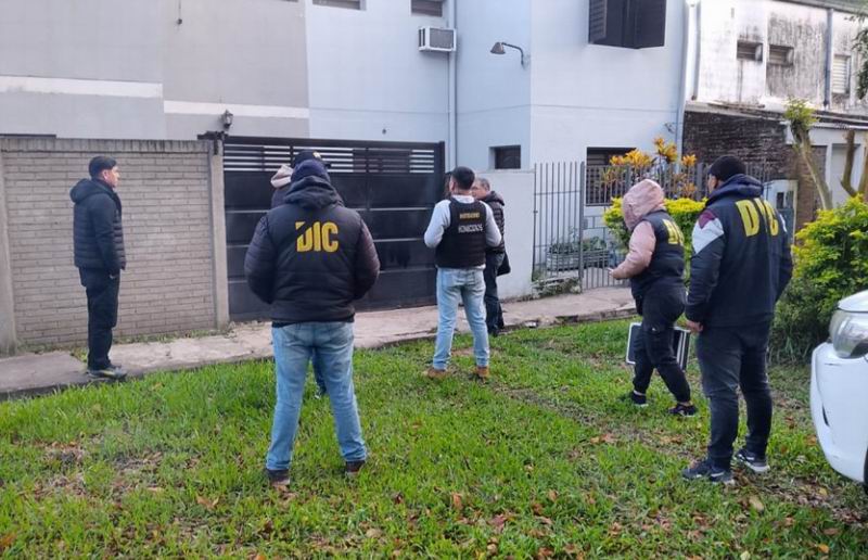 Allanaron la casa del cabo Etudie: secuestraron anotaciones y un teléfono