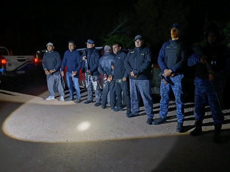 Se atrincheró, armado, en la casa de su ex