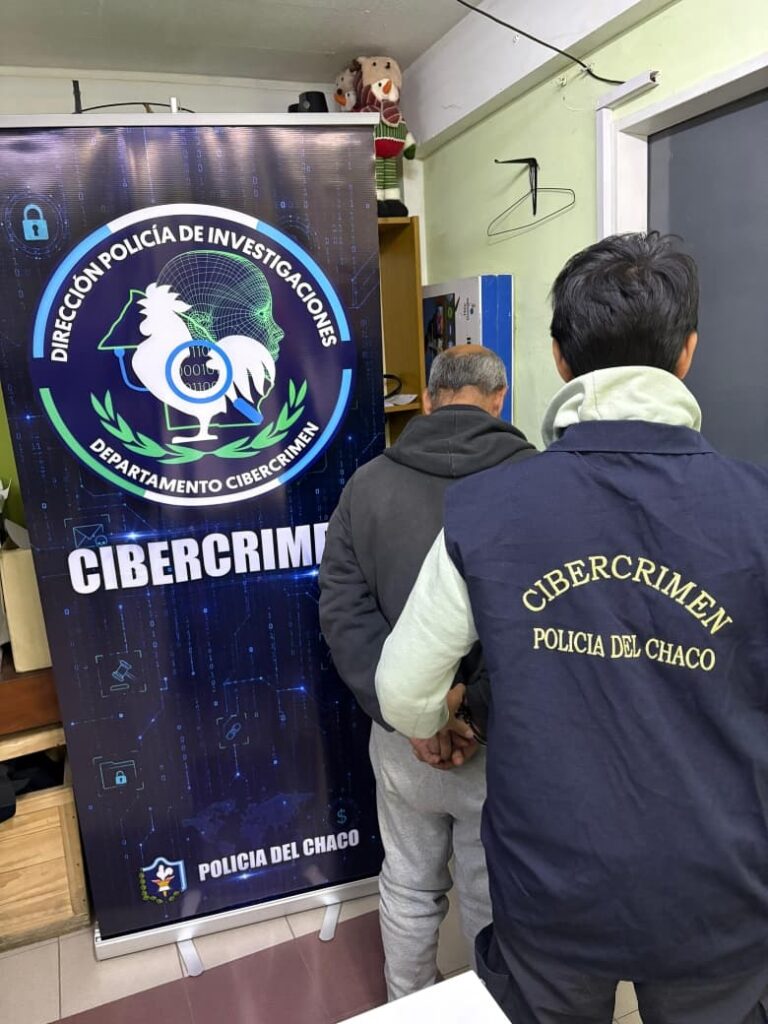 Usaba el celular de su hija para hacer grooming