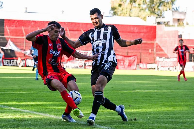 For Ever jugó bien, fue víctima de un fallo arbitral, pero trajo un empate