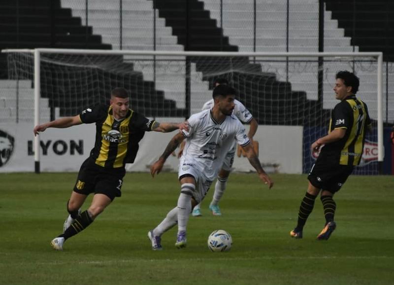For Ever volvió a tropezar y se hunde cada vez más en la tabla