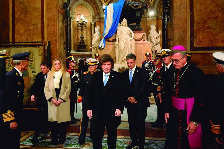 La Iglesia convalidó la exclusión de Villarruel de la primera fila