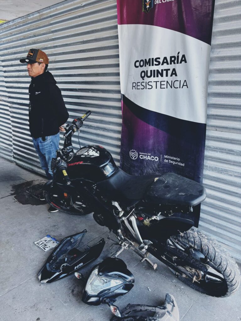 Resistencia: recuperaron una moto robada que estaba siendo desarmada en un pastizal