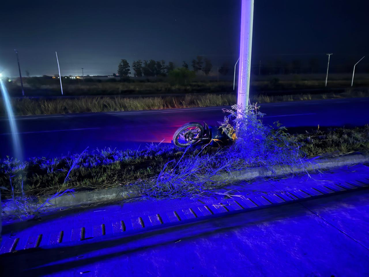 INCIDENTE VIAL| Motociclista chocó contra el cantero central en ruta 11