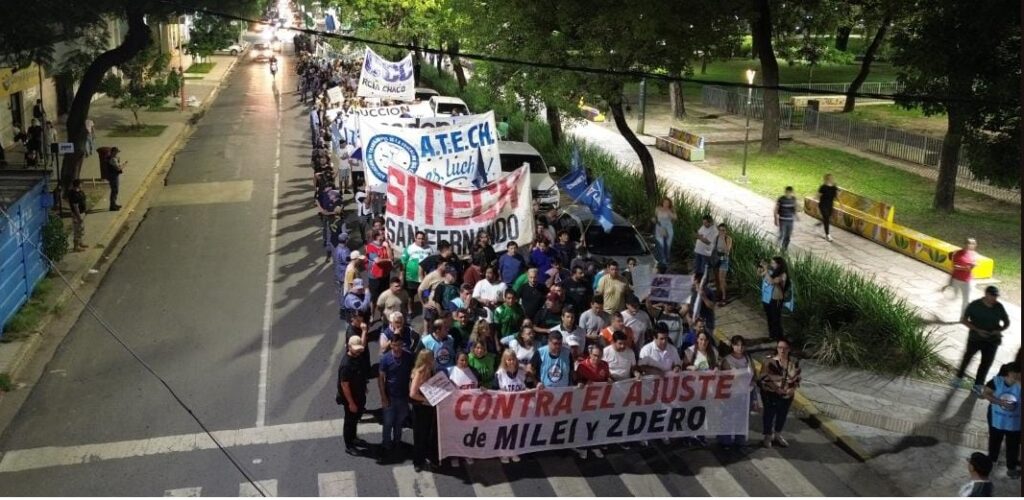 Docentes y estatales marchan contra Zdero: denuncian “empobrecimiento” y advierten que el Gobierno incumple fallos judiciales