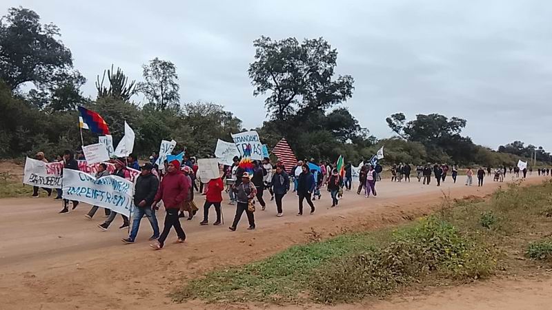 A la vera de las rutas, profundizan el reclamo por el pueblo wichí