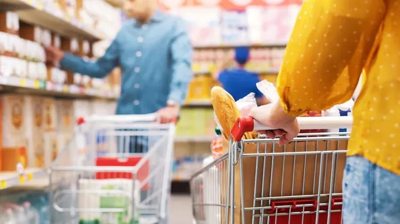 La confianza del consumidor subió por segundo mes consecutivo en junio, pero cayó un 6,1% interanual