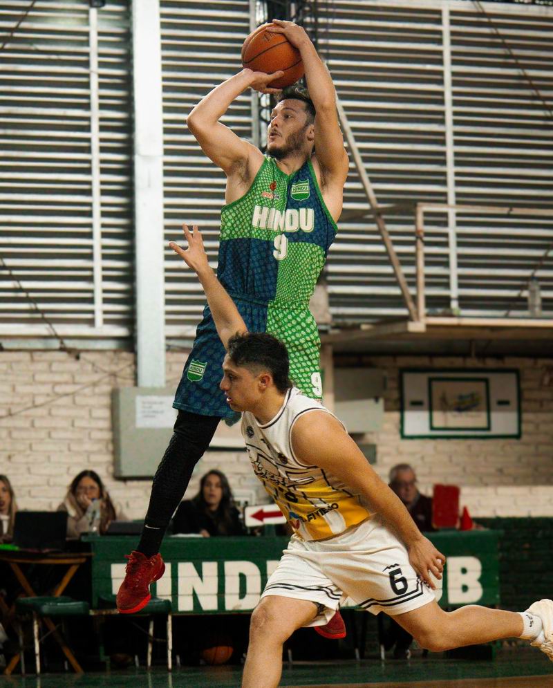 Hindú ganó un duelo para el infarto y se metió en los Octavos de Final