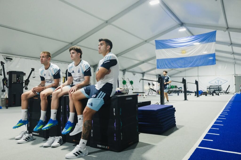 Argentina debuta ante Argelia: Scaloni confirmó al Dibu Martínez y mantiene el misterio sobre el equipo
