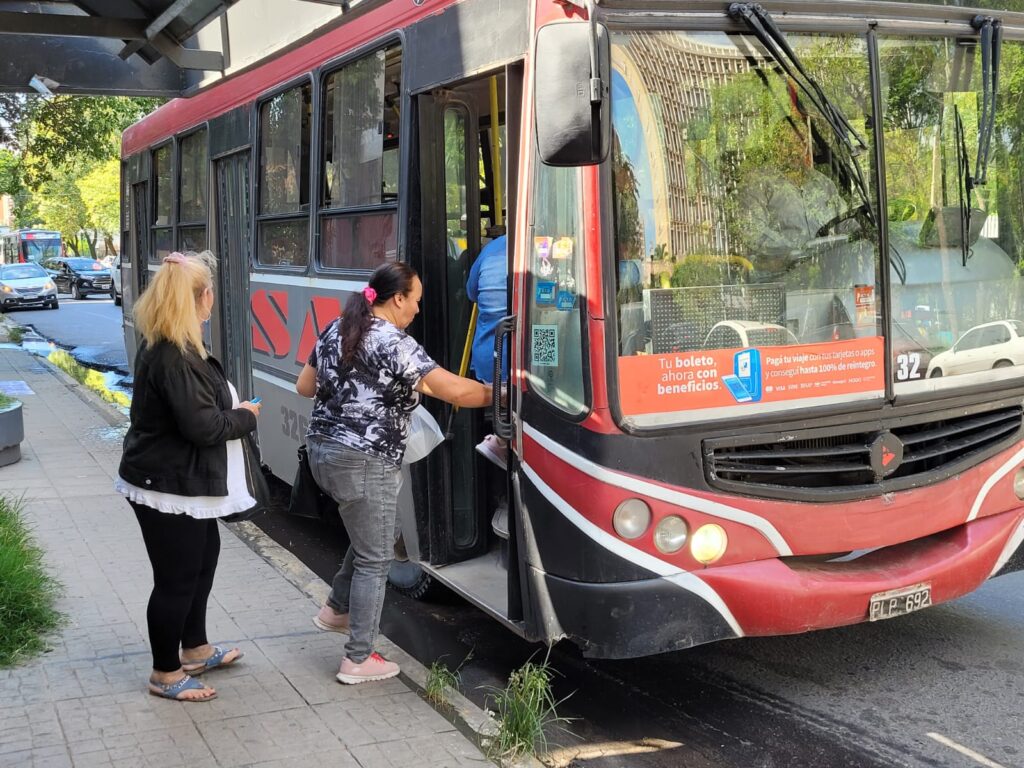 ERSA suspendió la Línea 2 y la 106 BC: miles de usuarios quedaron sin colectivos y crece la incertidumbre laboral
