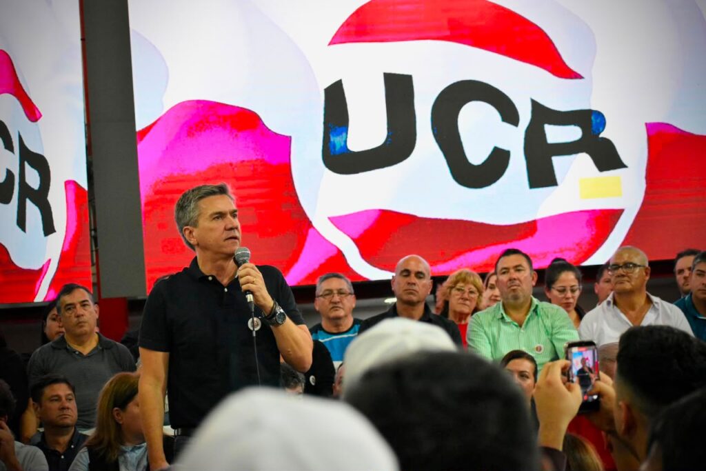 Asumieron las nuevas autoridades de la UCR Chaco y Zdero tiró que «no necesito tibios ni cagones»