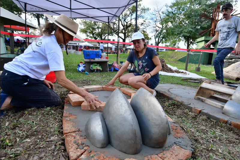 La Bienal entra en ritmo mientras las esculturas empiezan a aparecer