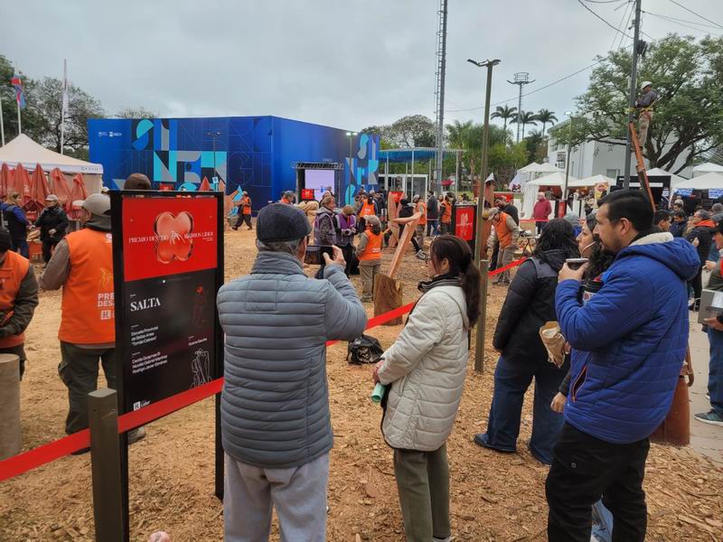 La Bienal entra en su recta final con nuevas esculturas y una agenda cargada
