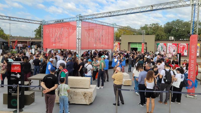 Los escultores comenzaron a dar forma a la Bienal 2026