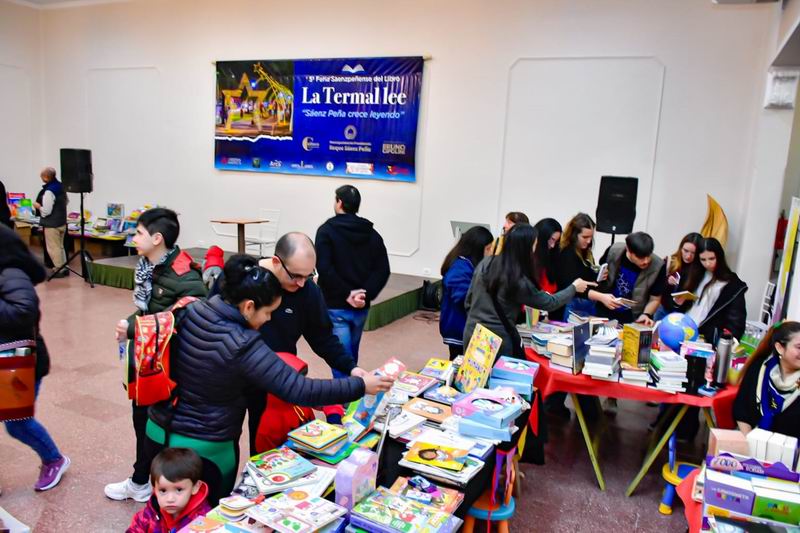 Continúa la Feria del Libro Saenzpeñense