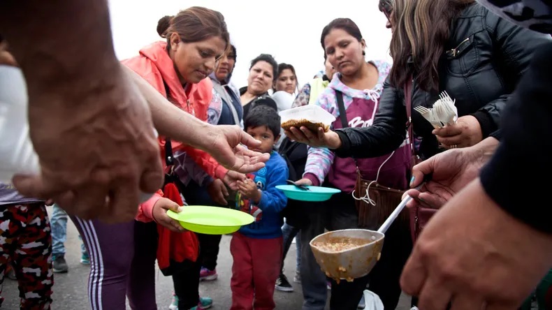 Canasta básica: una familia necesitó $1.531.473 para no ser pobre en junio
