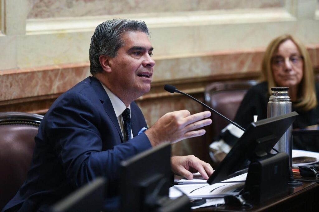 Capitanich: “Las familias se endeudan cada vez más porque la plata ya no alcanza”