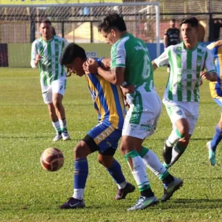 Federal A: Mitre golpeó en el final y se metió en la zona Campeonato
