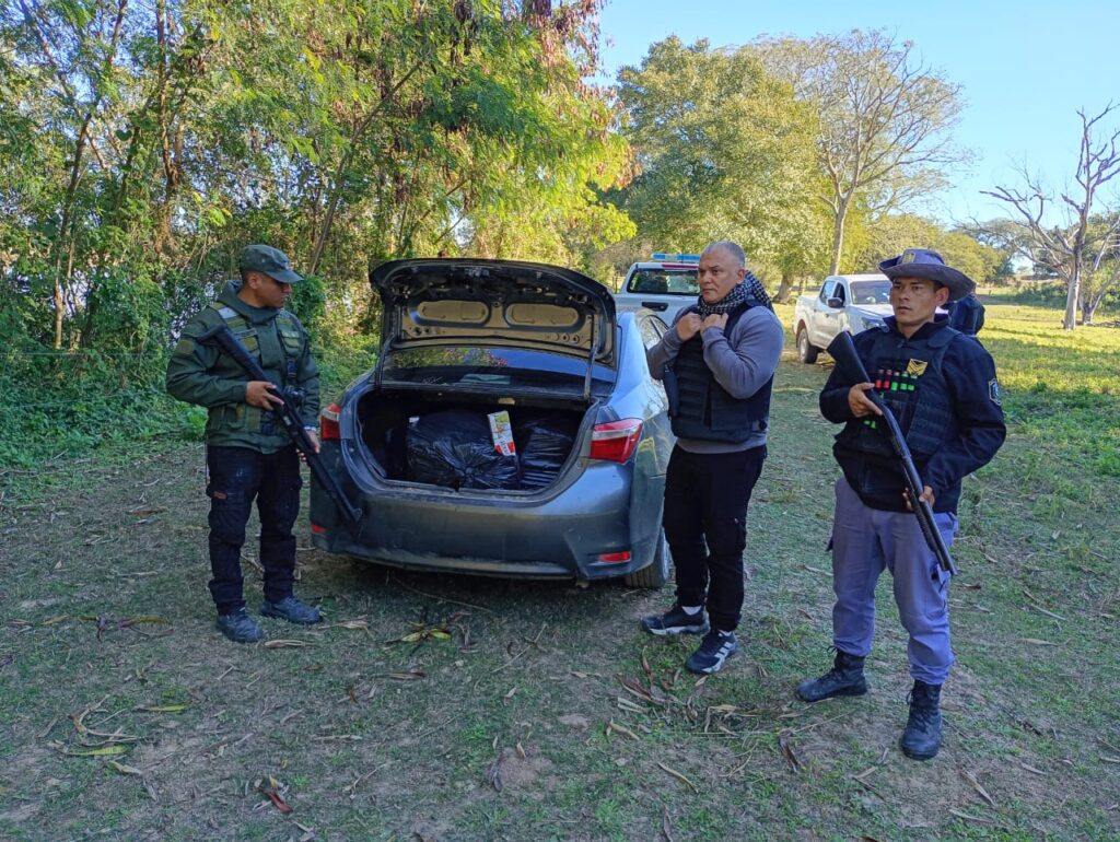 Interceptaron tres autos que llevaban un gran cargamento de cigarrillos ilegales