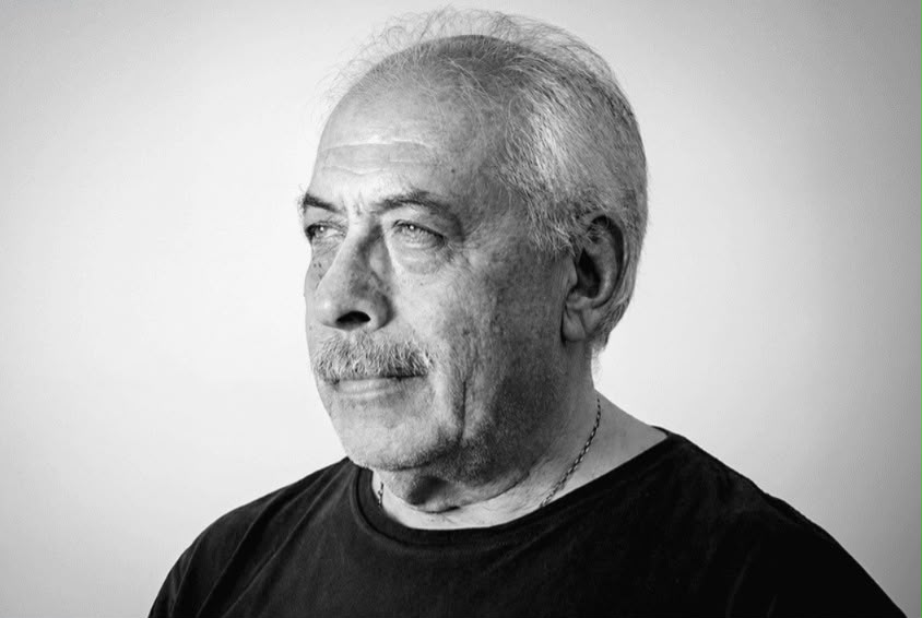 BIENAL2026| Un árbol pero de metal: Pino quebrado, por el escultor argentino Néstor Vildoza