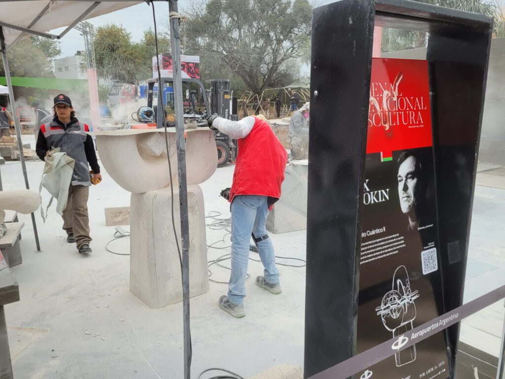 Bienal: últimos días para el encuentro de la gente con los escultores