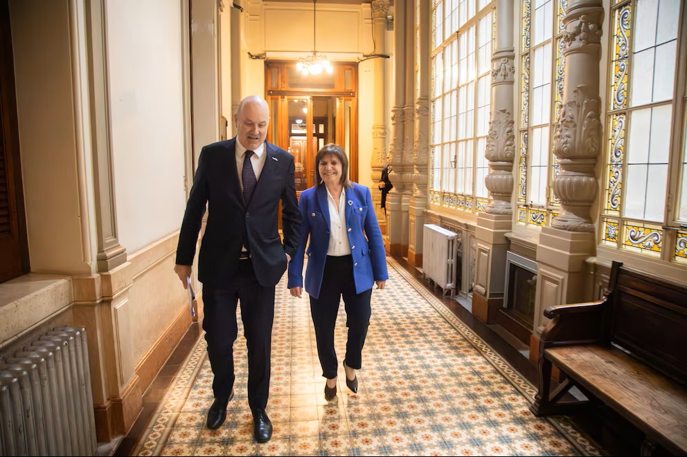 Reunión clave entre Bullrich y Sturzenegger que intentará cerrar el proyecto de Propiedad Privada