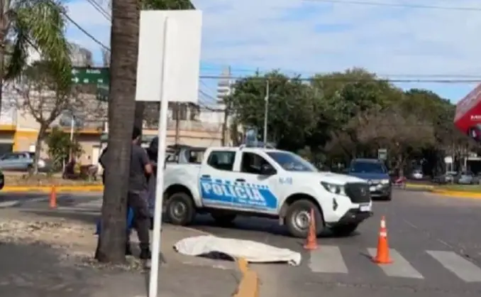 Investigan la muerte de un hombre frente al Parque 2 de Febrero en Resistencia