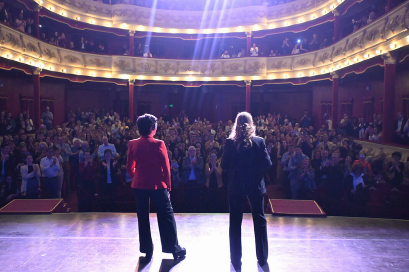 Un teatro de pie ovacionó con sapuca y y aplausos el estreno de “Regreso a Caá Catí”