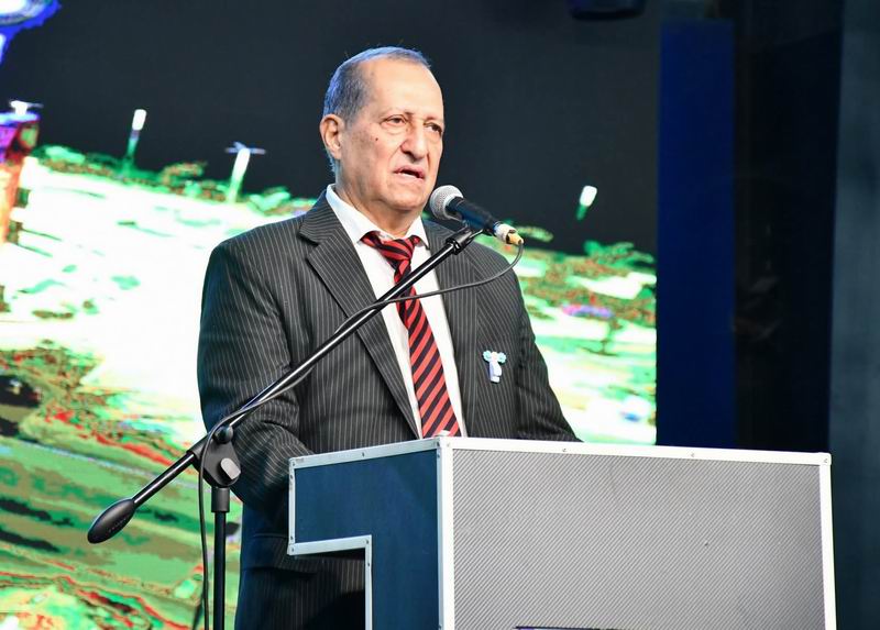 Papp: «Es importanteno parar la obra pública»