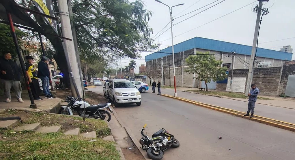 Discusión, piñas y un herido de bala frente al Carrefour de Resistencia: un detenido