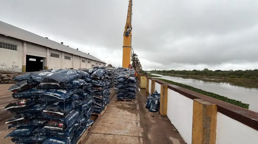 Del Chaco a Noruega: exportaron 16 toneladas de carbón desde el puerto de Barranqueras
