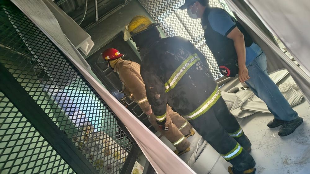 Rescataron a dos ancianos que quedaron atrapados en el incendio de una vivienda
