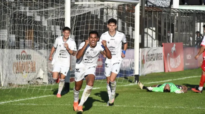 For Ever le ganó a Deportivo Morón, salió de la zona de descenso y desató la ilusión de su gente