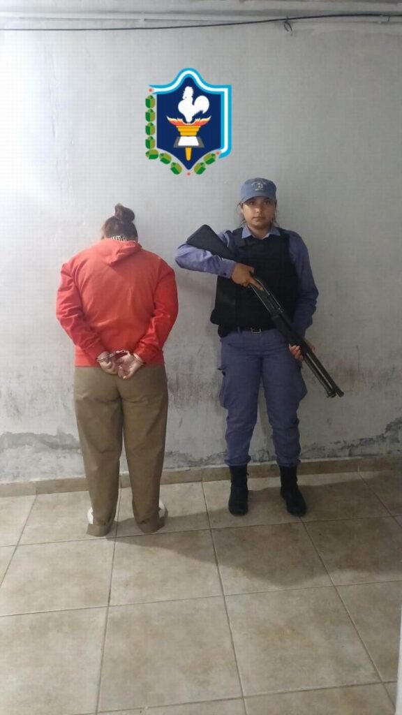 Terrible paliza recibió una madre delante de su hijo