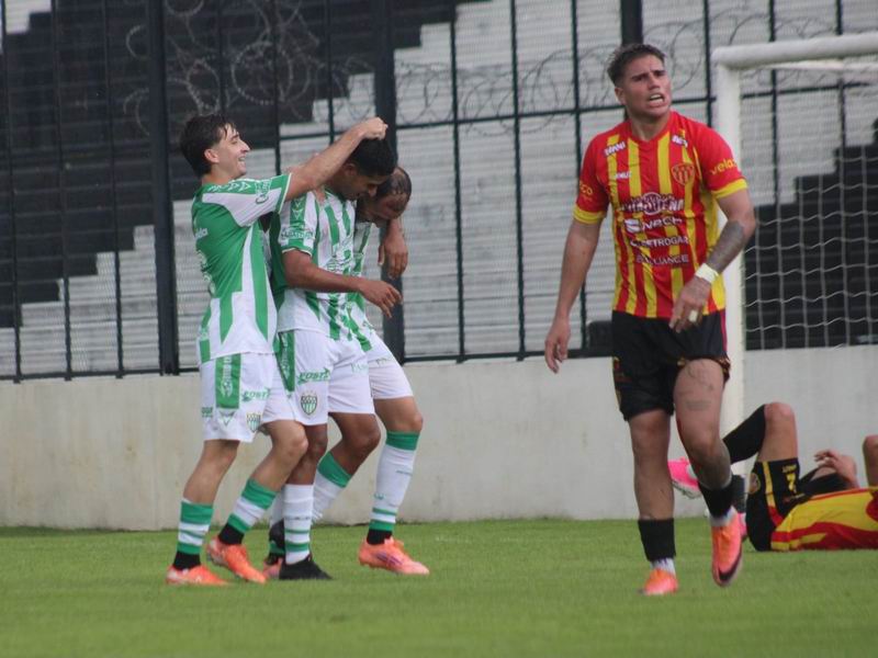 Defensores goleó a Sarmiento y comenzó la Reválida con una victoria contundente