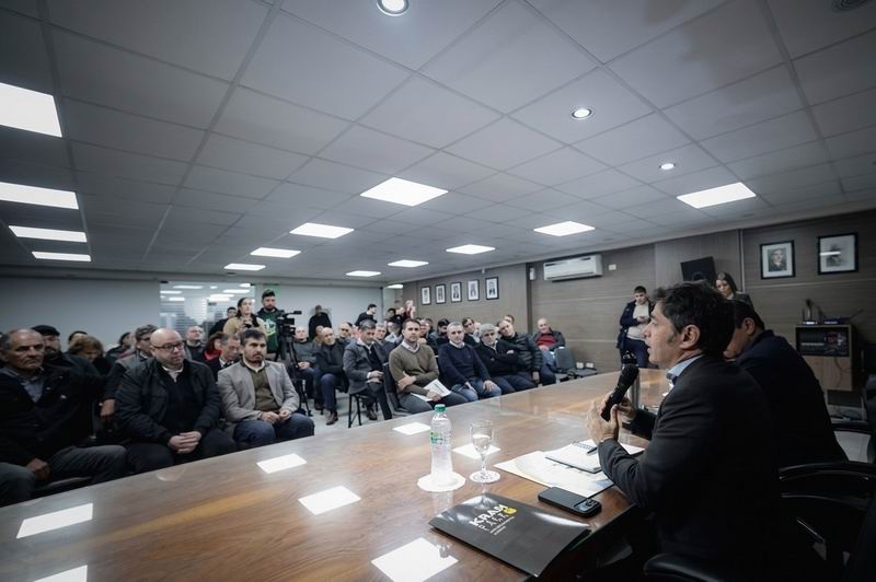 Kicillof reunió a intendentes, gremios y empresarios durante su visita al Chaco