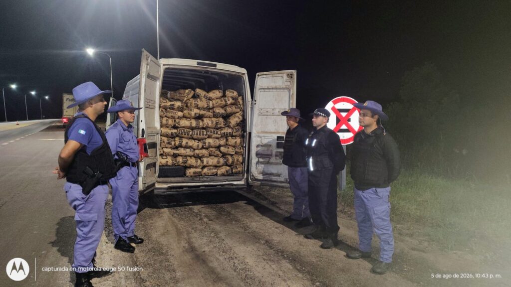 Basail: incautaron más de 400 bolsas de carbón durante un operativo
