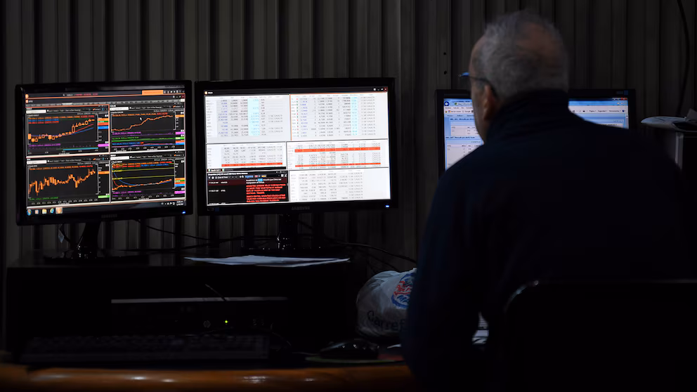 El riesgo país se acerca a los 500 puntos y alcanza su nivel más alto desde junio