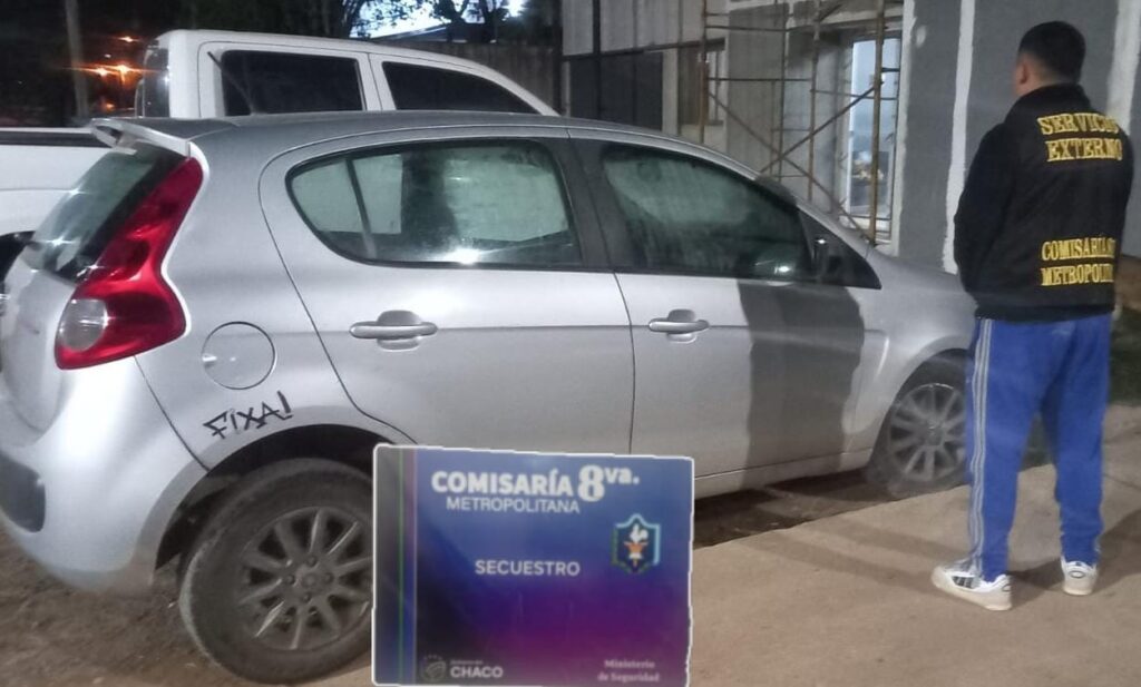 Hallan un auto robado oculto en el patio de una vivienda