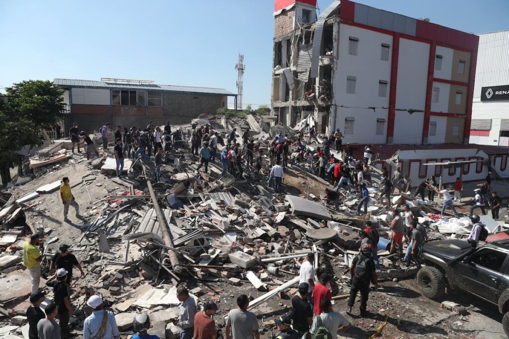 Fuerte terremoto de 7,4 sacudió Colombia y se sintió en varios países