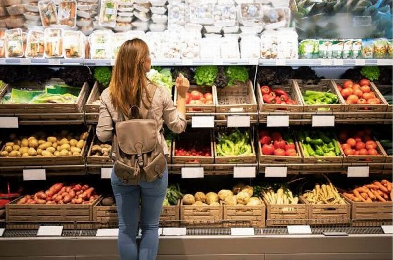 El consumo masivo cayó 1,5% en agosto y acumula una baja del 2,7%