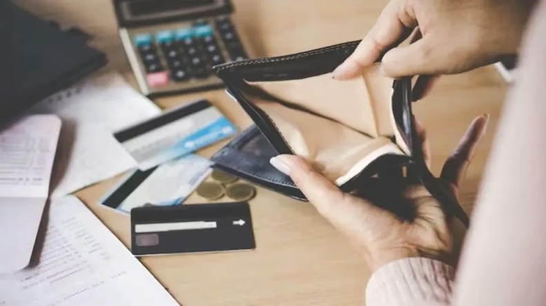 Endeudamiento récord: casi 900.000 personas tienen sus deudas en manos de agencias de cobro