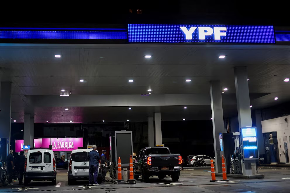 YPF confirmó un aumento de 1% promedio los precios de sus combustibles en todo el país