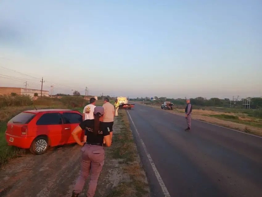 Dos mujeres murieron y una niña quedó grave tras choque entre auto y moto en la Ruta 16