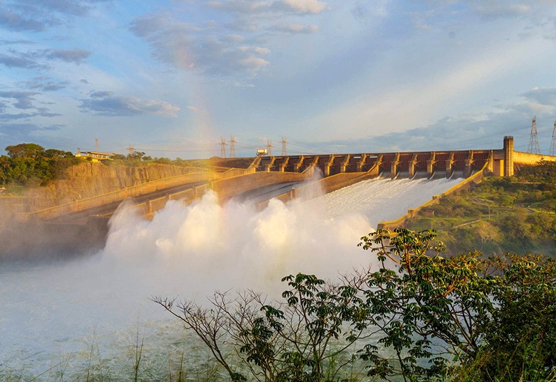 Alerta hídrica en el NEA: Itaipú abrió sus compuertas y libera hasta 3.800 metros m3/seg.