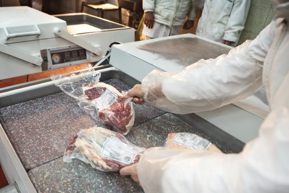El consumo de carne cayó 9,5% interanual en agosto y se mantiene en mínimos históricos
