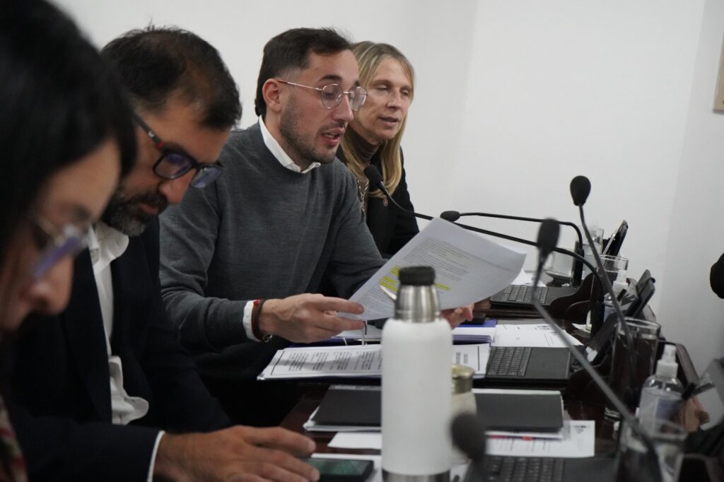 Pérez Pons: “Venden humo con el RINI y frenan soluciones para los tarifazos y las deudas familiares”